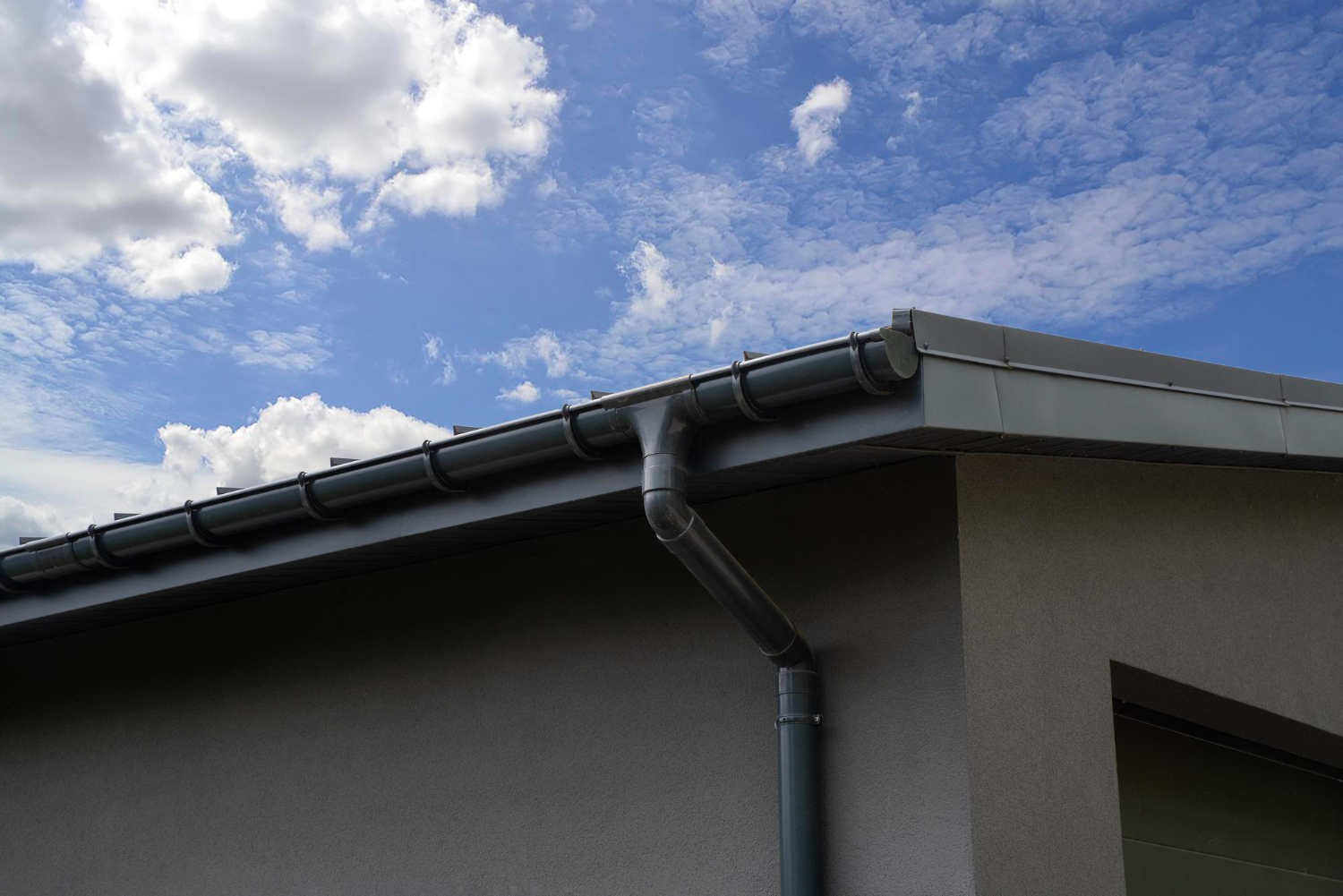 Leaking Gutter and Joint Repair